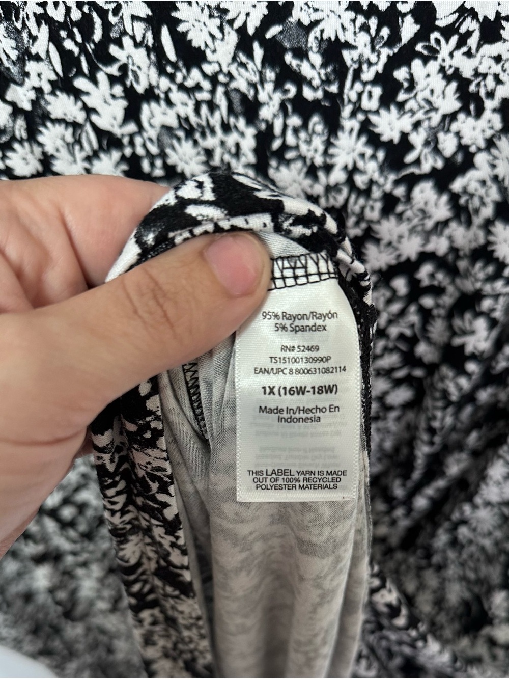 Terra & Sky black and white floral scoop neck t-shirt dress Size 1X - Picture 4 of 7